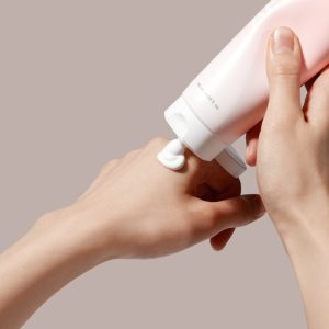 gia công kem dưỡng tay